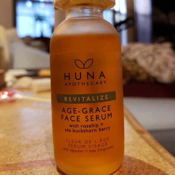 Brand new. Huna Apothecary Face Serum